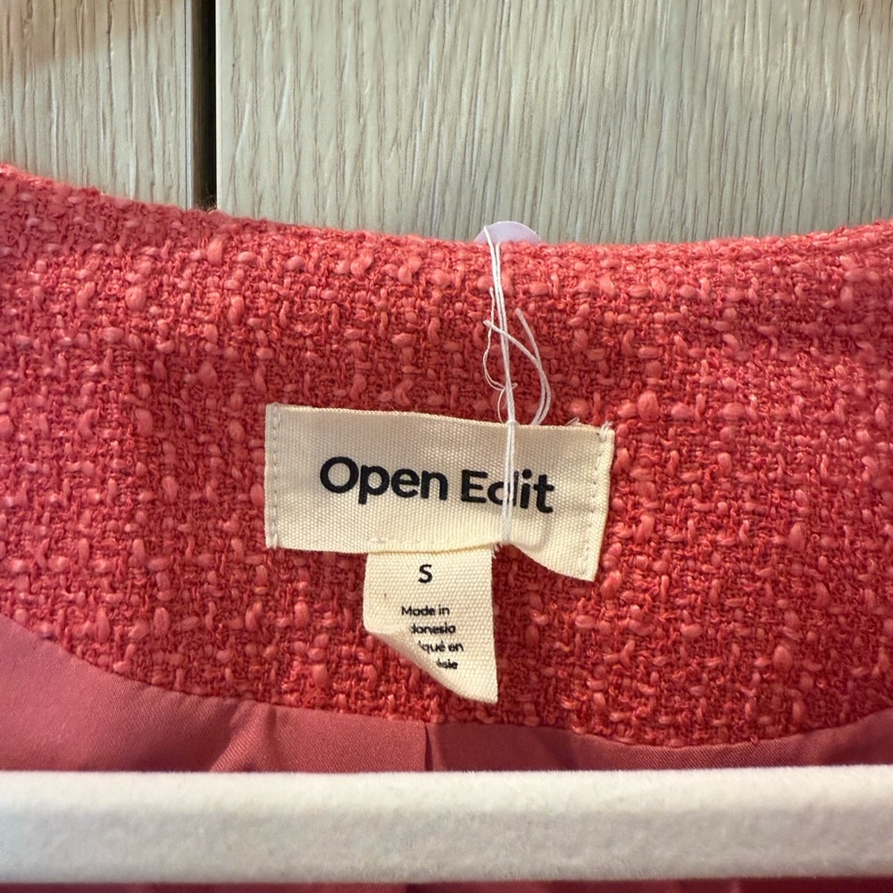 Chic Red Cropped Jacket - image 2